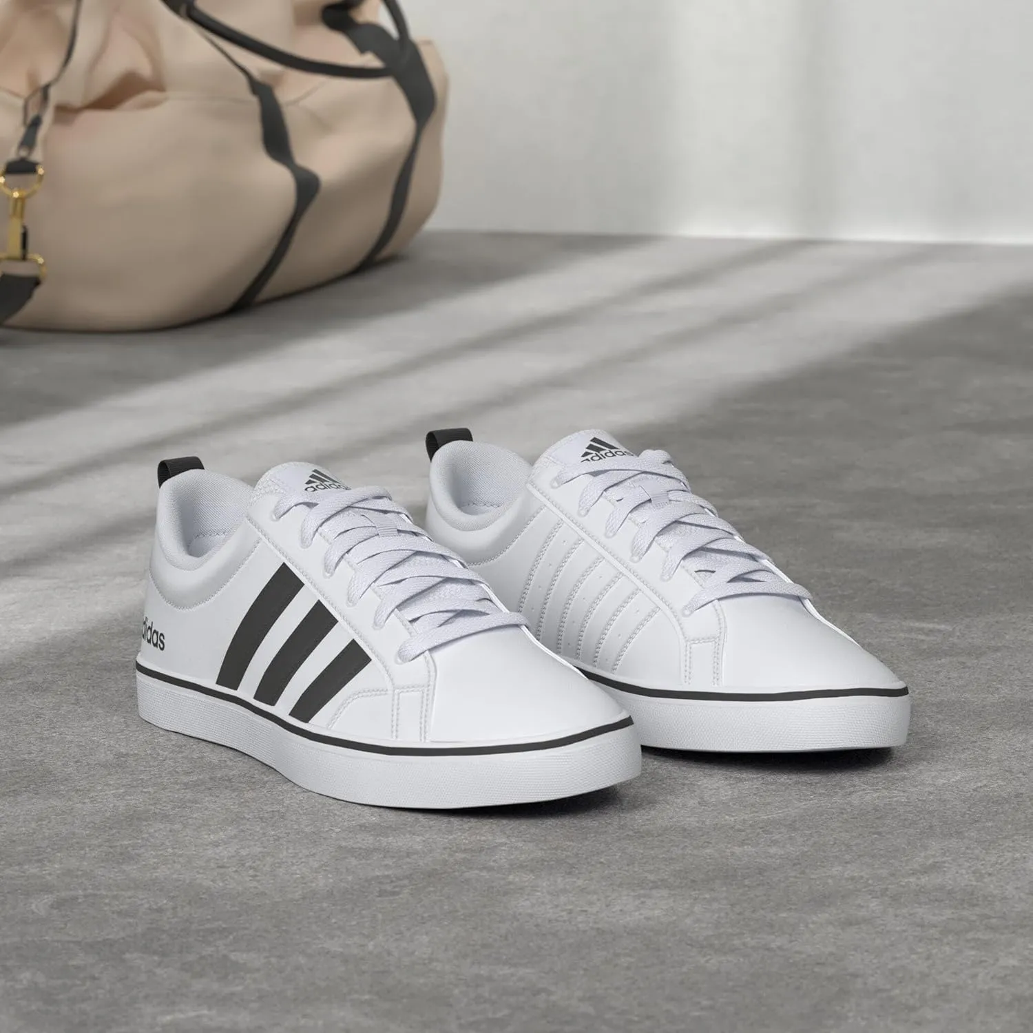 adidas Men's Sneaker