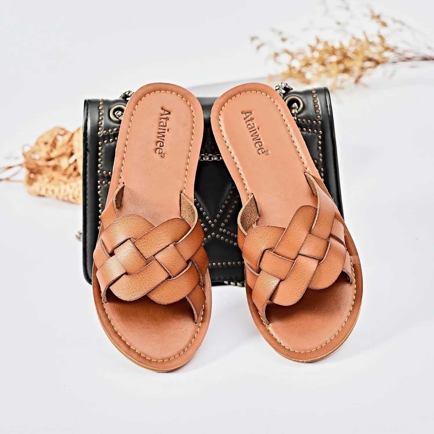 Ataiwee Women's Flat Slide Sandals - Fashion Slip On Flat Summer Shoes.