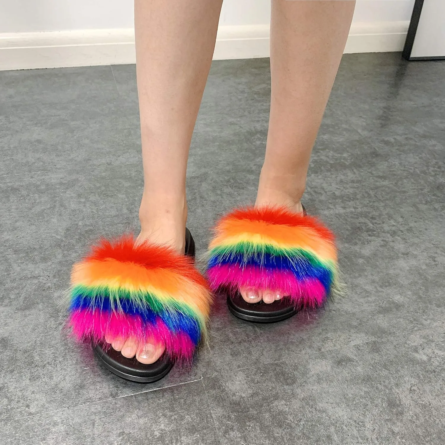Hangrui Women's Faux Fur Slides, Open Toe Cute Slippers, Comfortable Sandals with Fluffy Fur