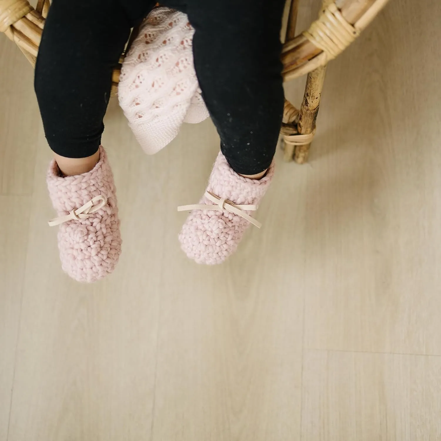 Knitted Baby Moccasin Booties, Winter Crochet Fleece-Style Slipper Shoes with Anti-Slip Rubber Soles, Essential Gifts for Girl & Boy Babies