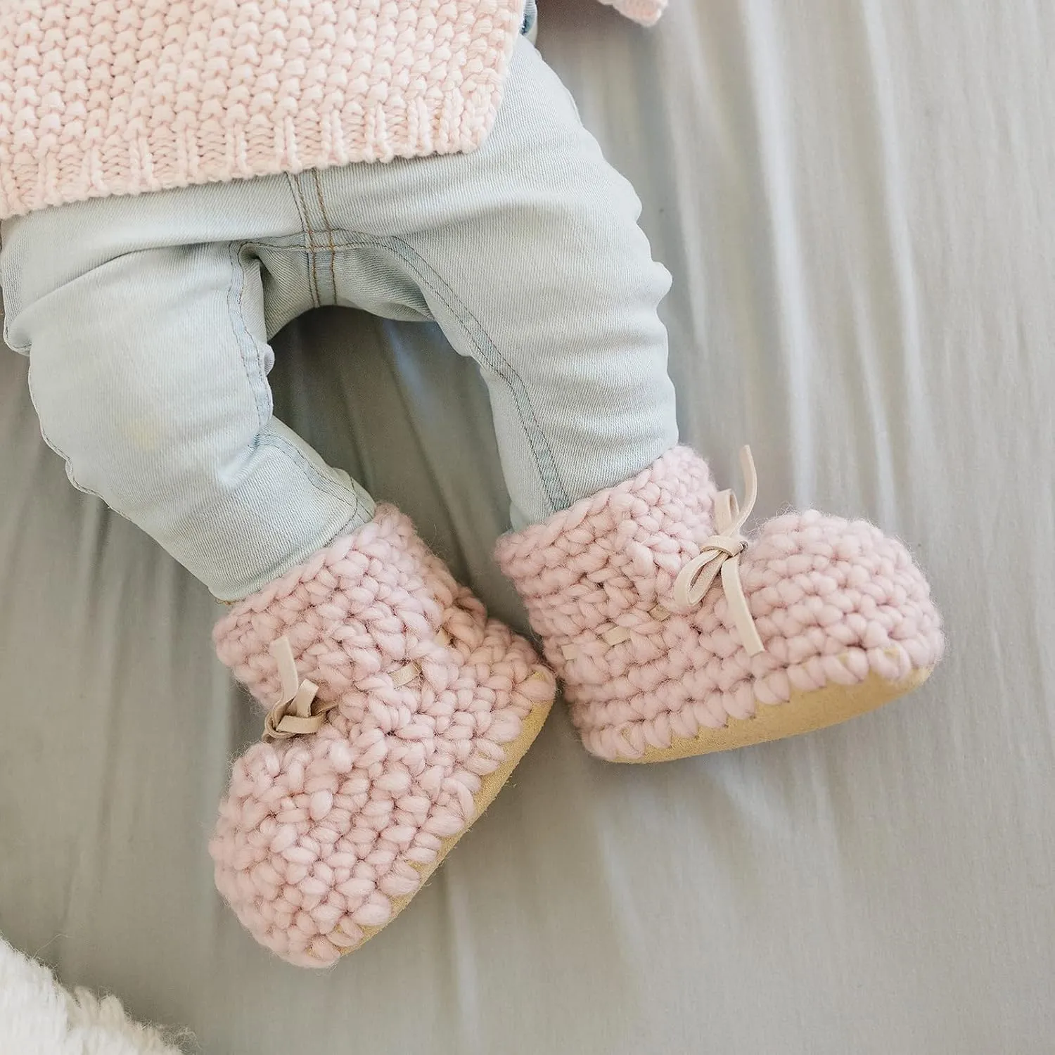 Knitted Baby Moccasin Booties, Winter Crochet Fleece-Style Slipper Shoes with Anti-Slip Rubber Soles, Essential Gifts for Girl & Boy Babies