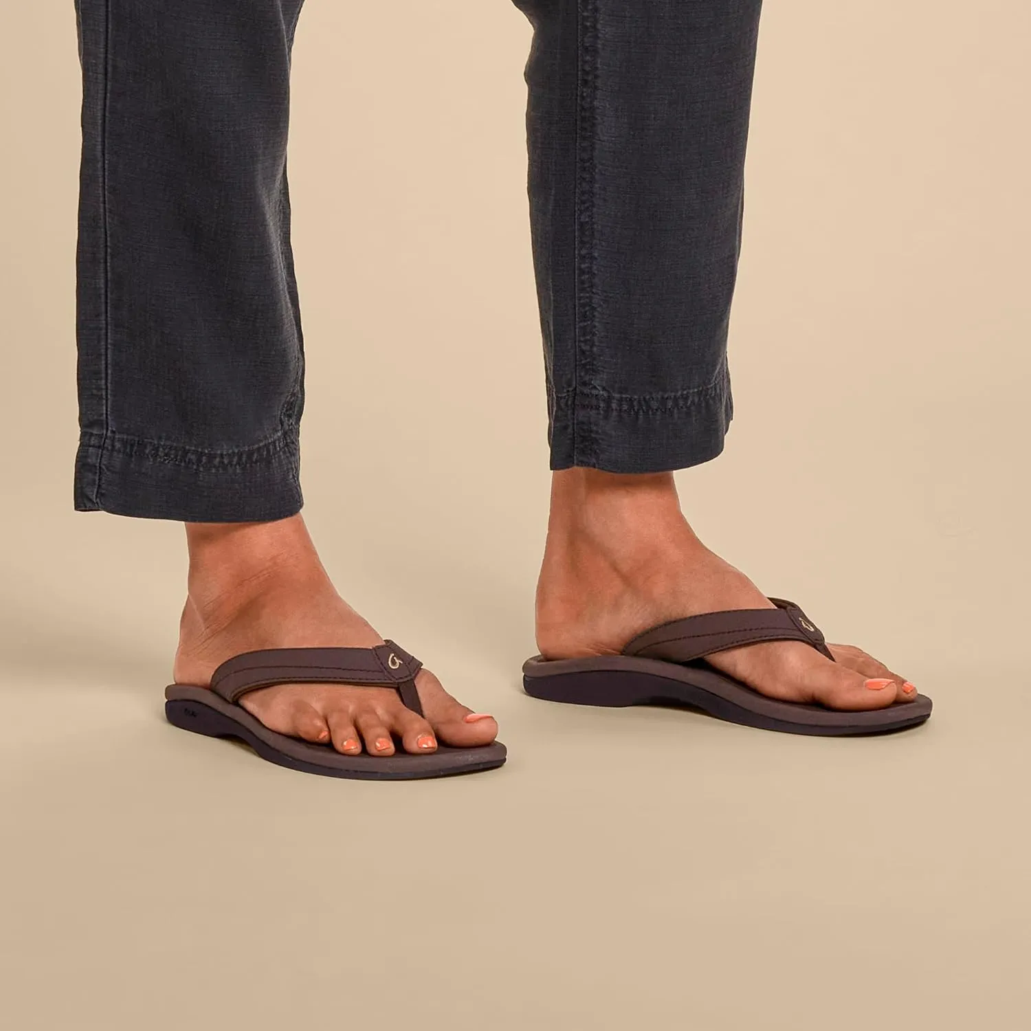 OLUKAI Ohana Women's Beach Sandals, Water Resistant Flip Flops, Arch Support & Comfort Fit, Lightweight & Durable, Enhanced Grip & Traction