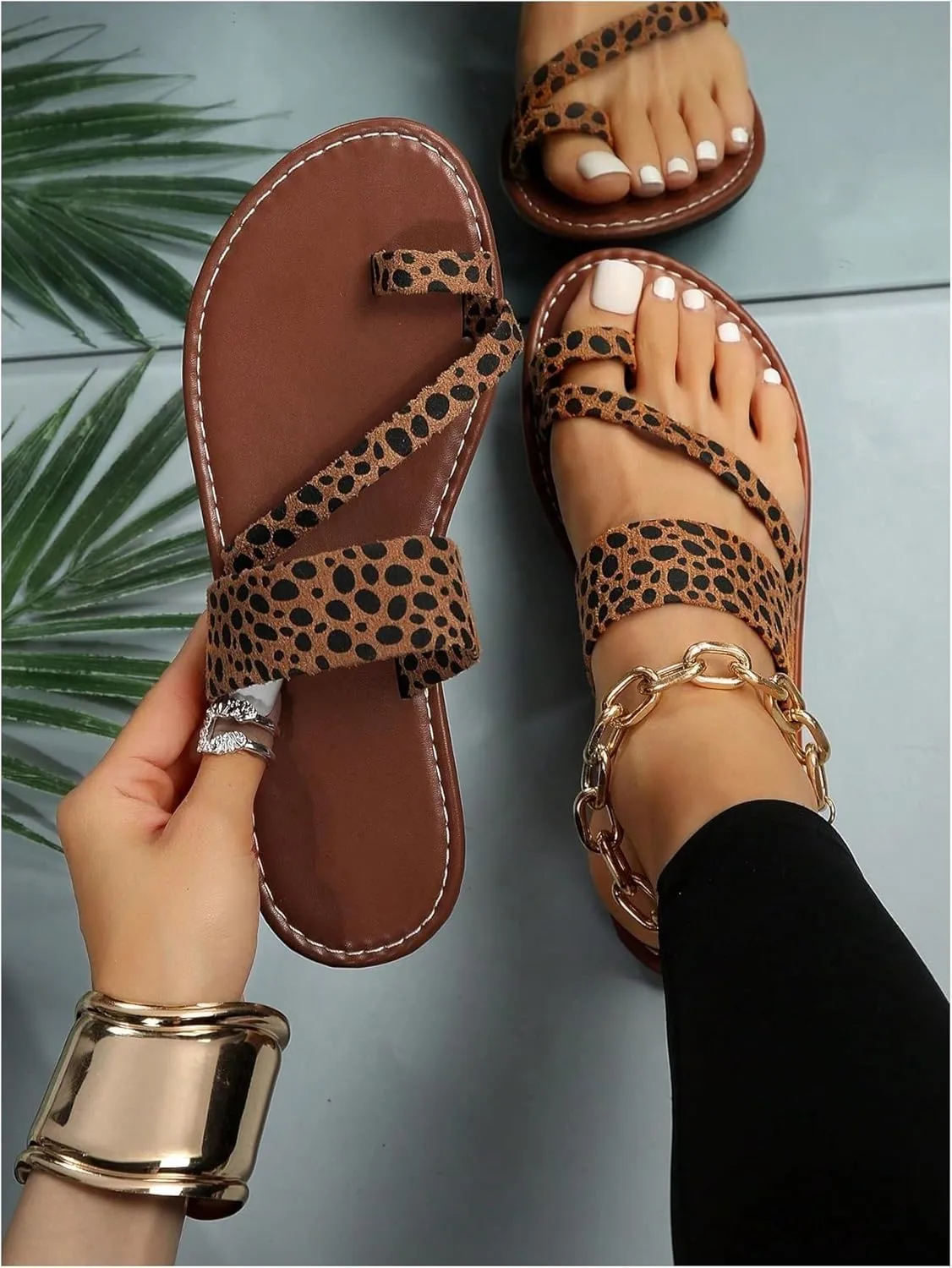 OYOANGLE Women's Leopard Print Toe Ring Sandals Strappy Open Toe Slip On Flat Casual Outdoor Sandals