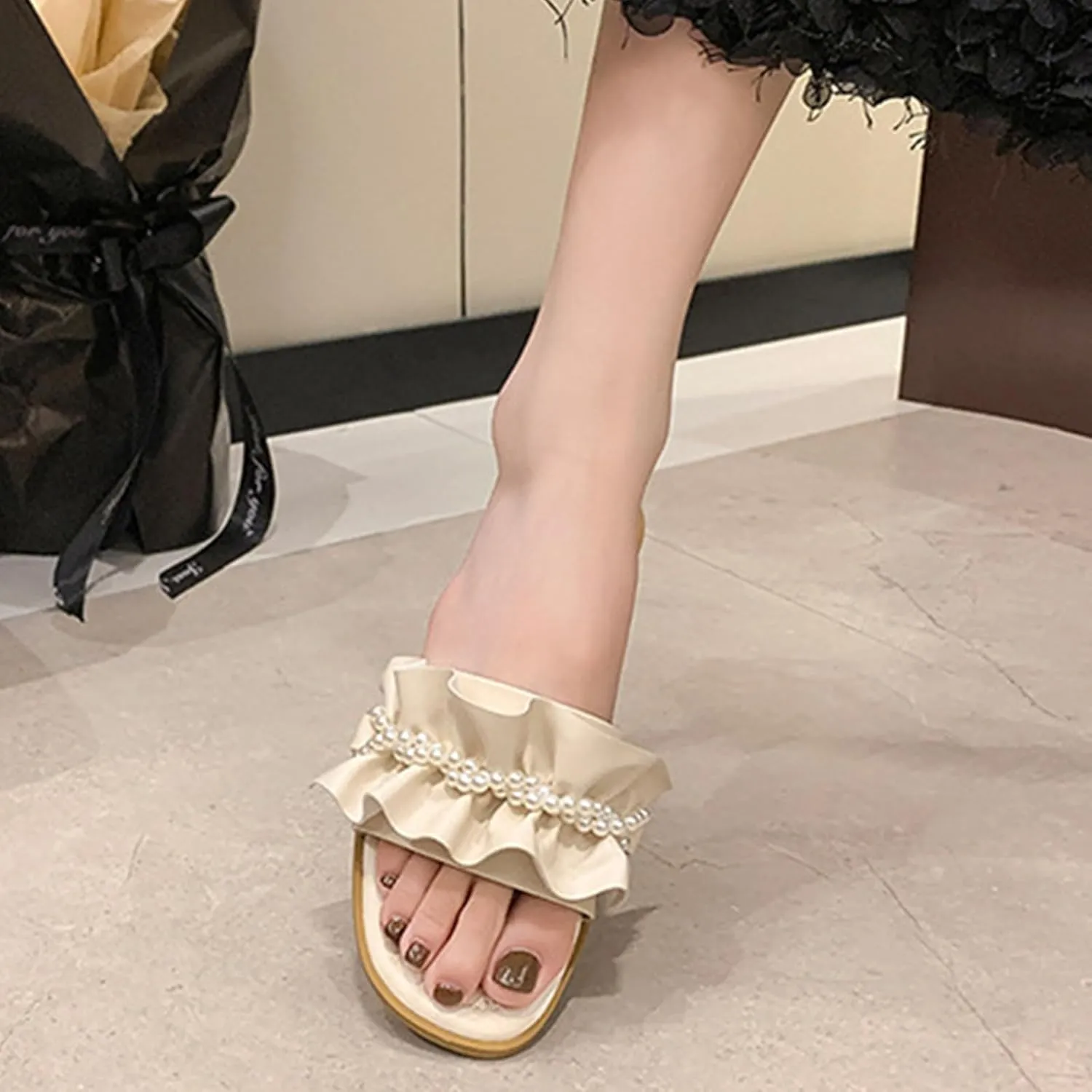 Women's Pearl Ruffled Square Open Toe Slides Sandals Fashionable Soft Flats Memory Foam Slip On Anti-Slip Dress Wedding Slippers
